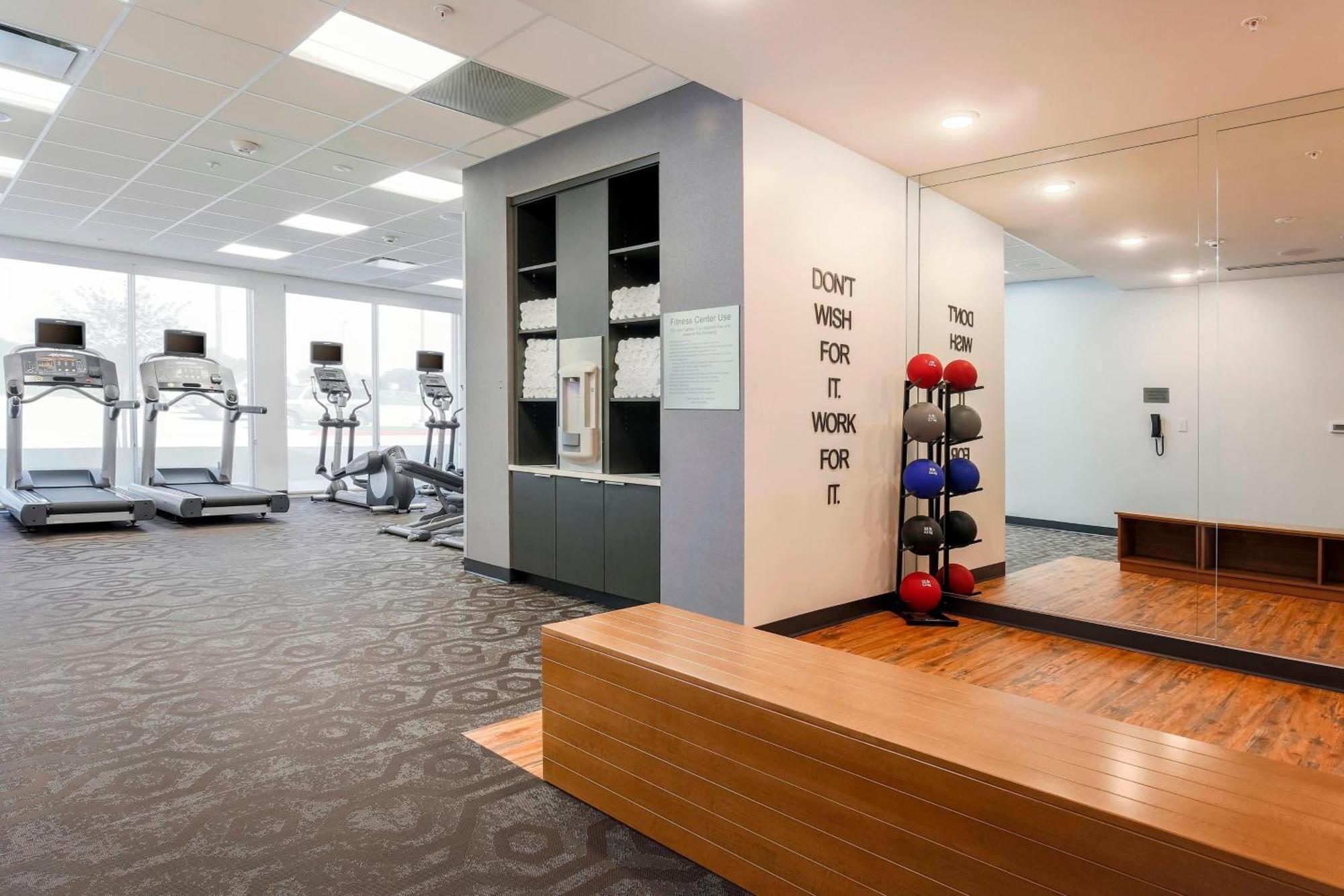 Fairfield Inn & Suites By Marriott Decatur At Decatur Conference Center Экстерьер фото
